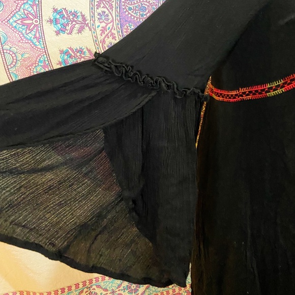 Embroidered dress! - Picture 5 of 6